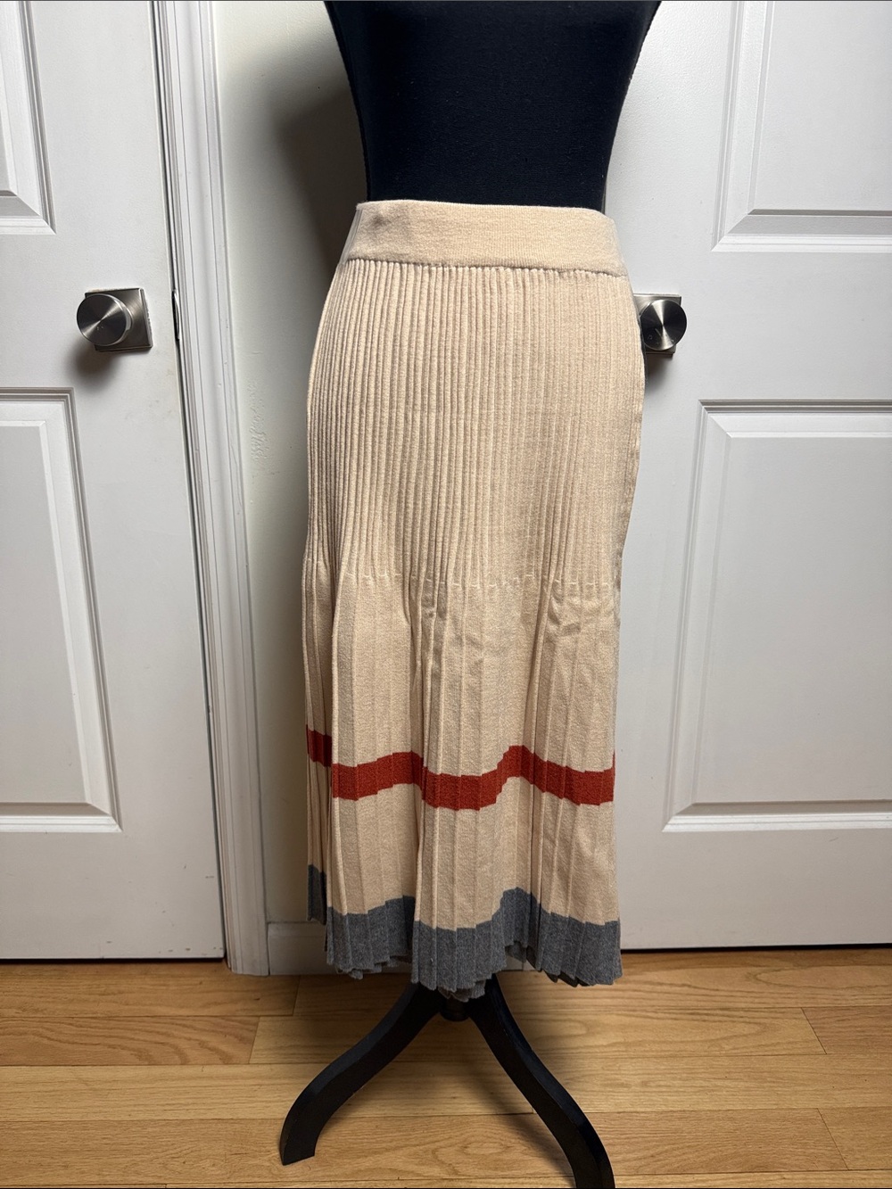 Beige Ribbed Midi Skirt with Red and Gray Stripes